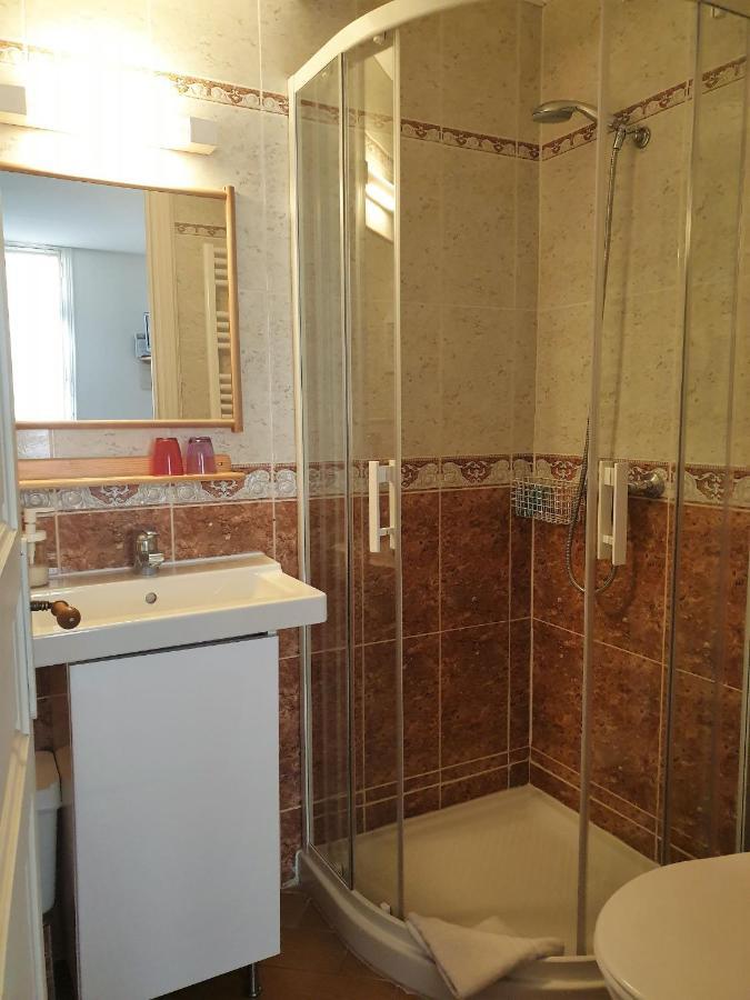 Chambres D'Hotes Et Gites- L'Abri Sous Roche Tautavel Buitenkant foto